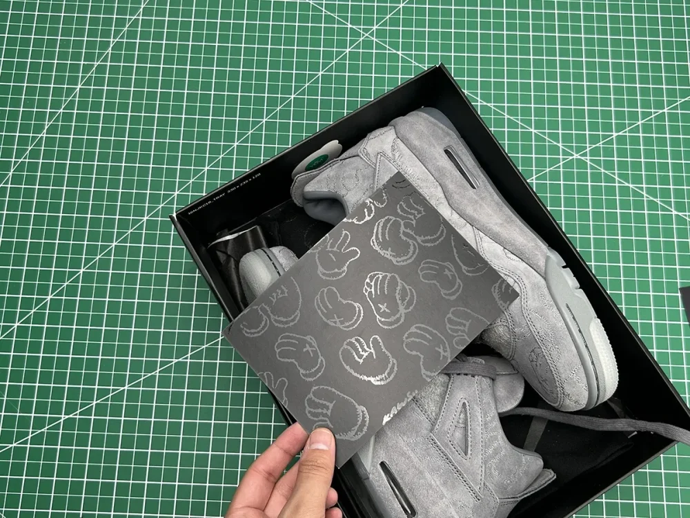 Air Jordan 4 Retro Kaws - etkick reps au