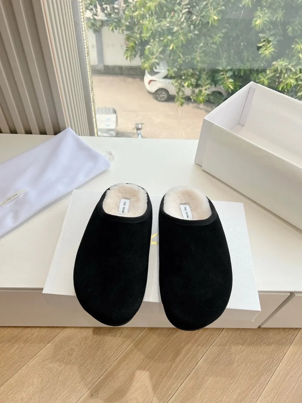 G028 Series 2024 Black Plush Slippers - etkick reps au