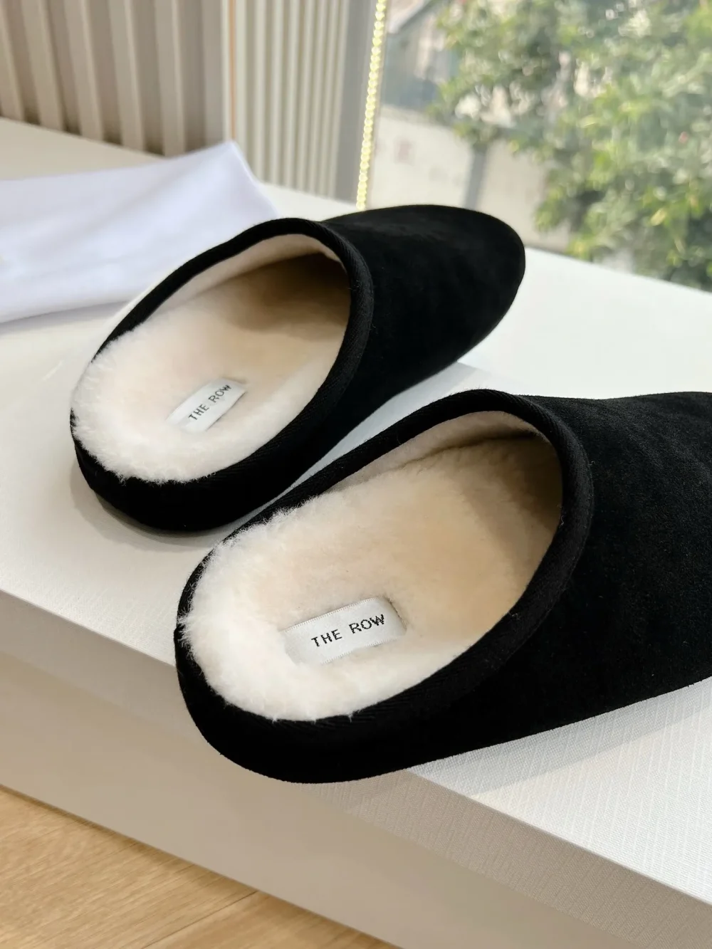 G028 Series 2024 Black Plush Slippers - etkick reps au