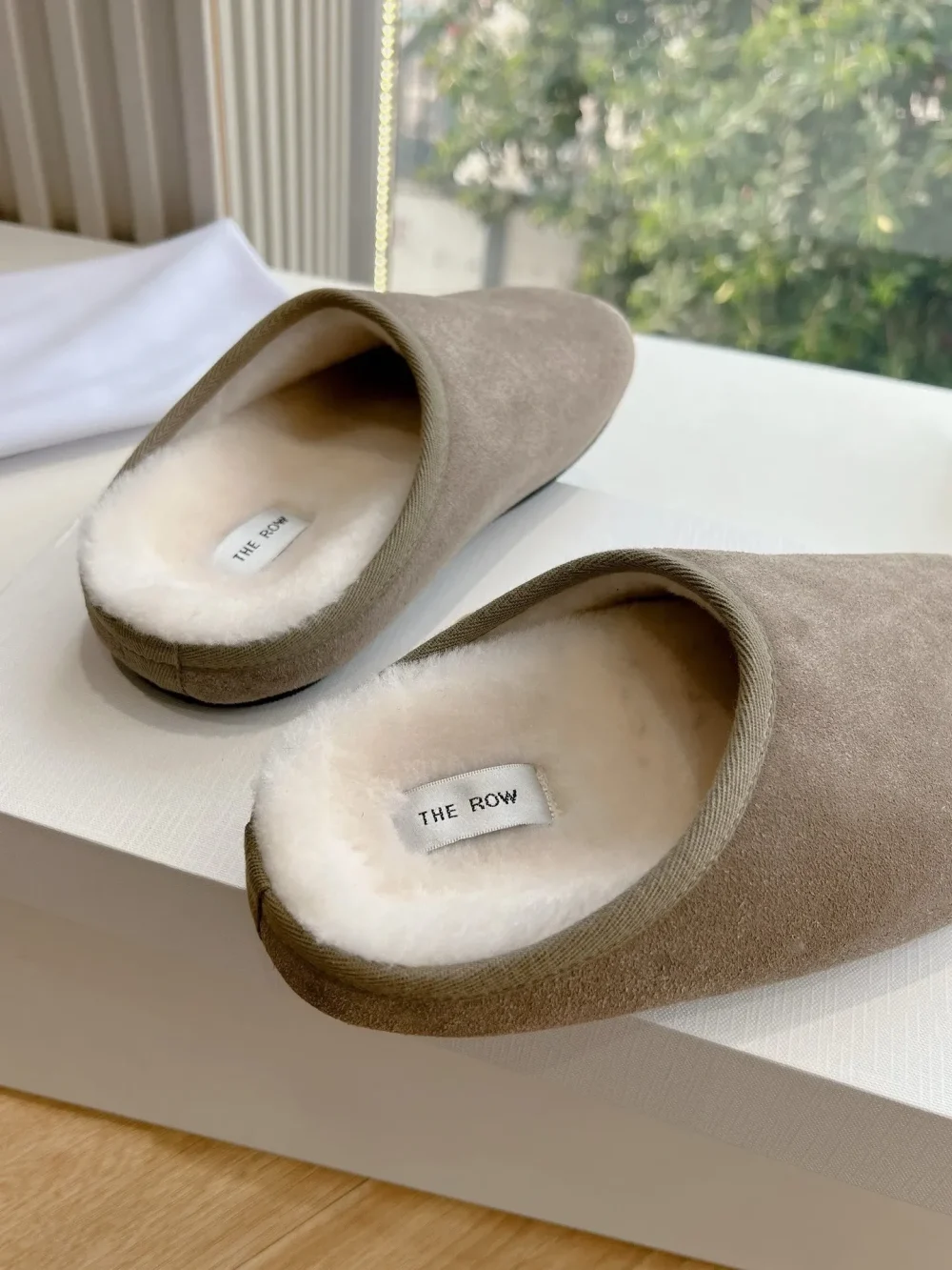 G028 Series 2024 Brown Plush Slippers - etkick reps au