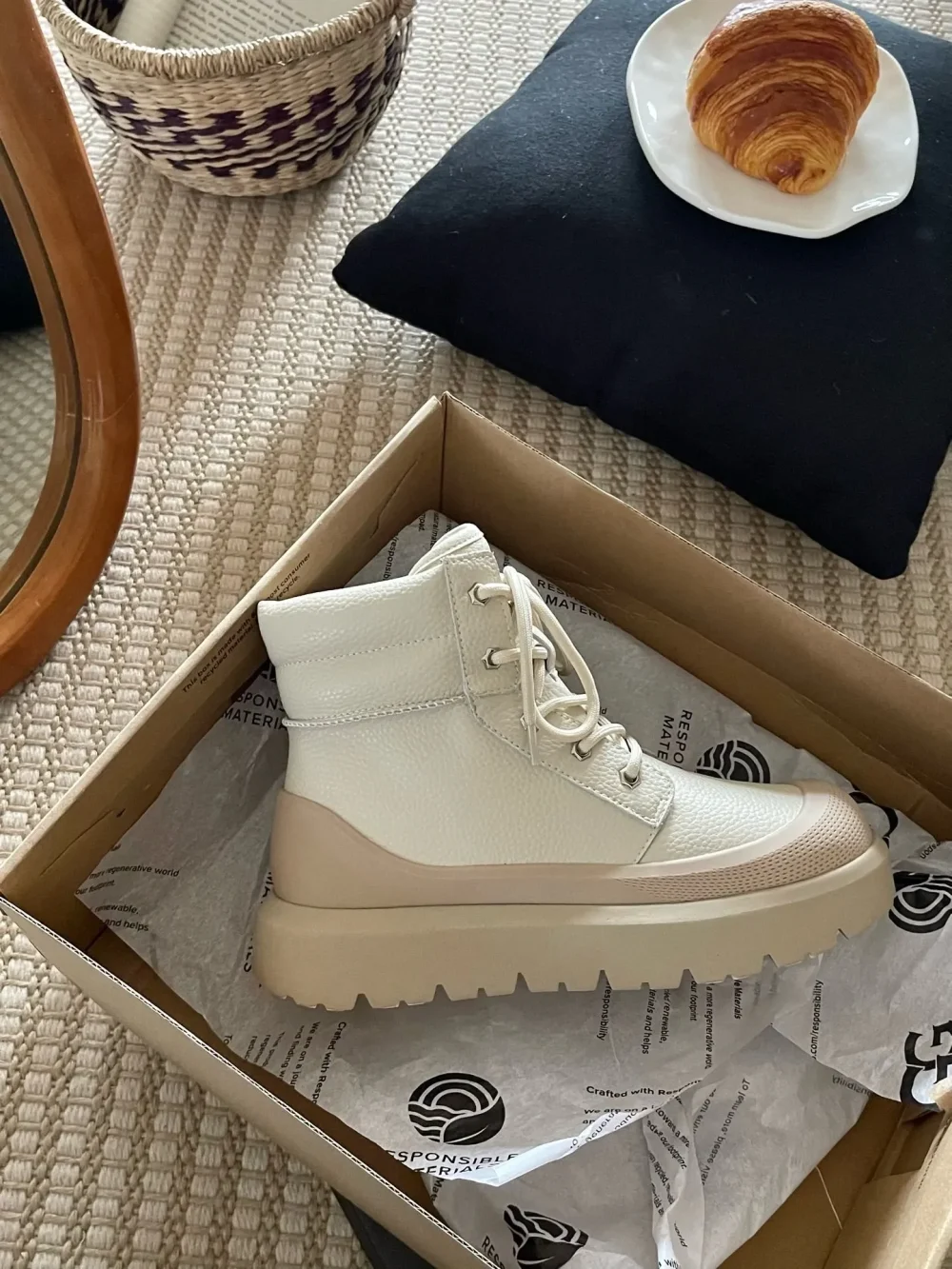 Ugg Tasman Low-Top Casual Shoes with Thick Sole and Round Toe in White - etkick reps au