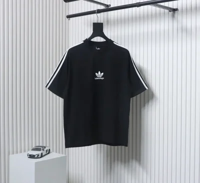 Balenciaga T-Shirt mit Co Branding Logo - etkick reps au