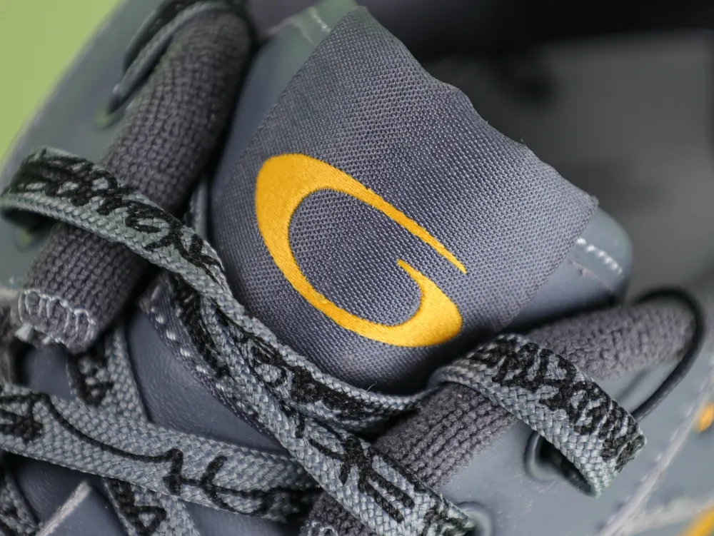 Balenciaga Men's Hamptons Worn-Out Sneakers in Grey and Yellow - Image 4