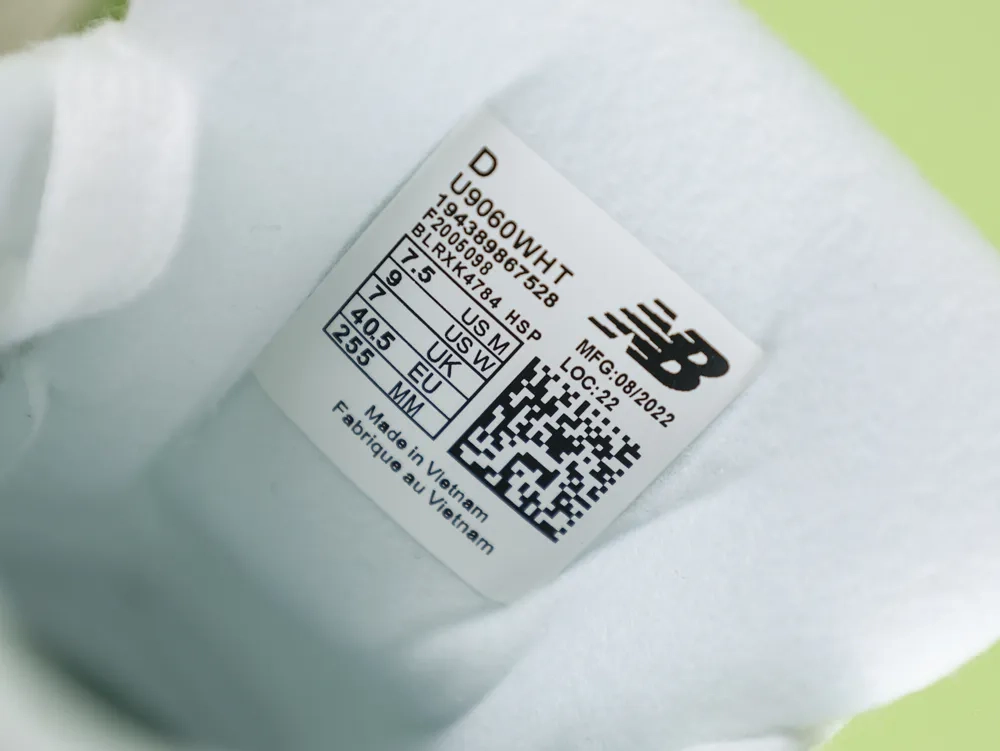 New Balance 9060 Sea Salt Moonbeam Sportschuh - Image 5