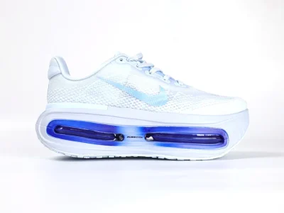 Nike Vomero Running 18 sneakers in white and blue