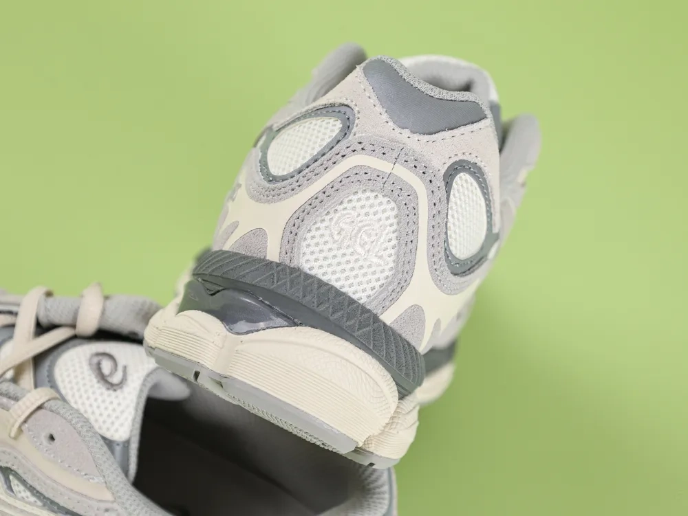 Asics Gel-nyc Sneakers Oyster Grey in White - Image 9