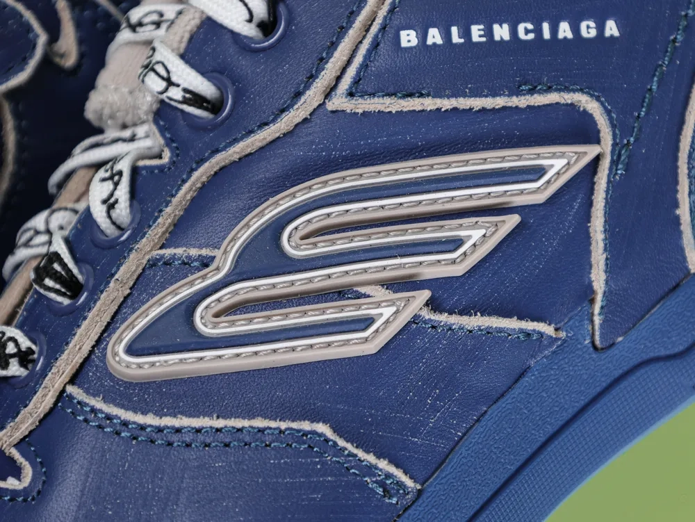 Balenciaga Hamptons Medium Worn Out Sneaker Blue - Image 11