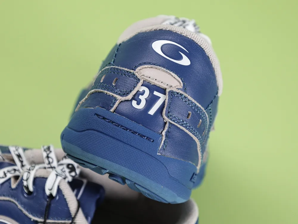 Balenciaga Hamptons Medium Worn Out Sneaker Blue - Image 4