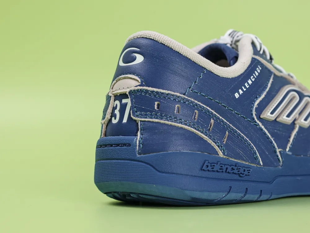 Balenciaga Hamptons Medium Worn Out Sneaker Blue - Image 6