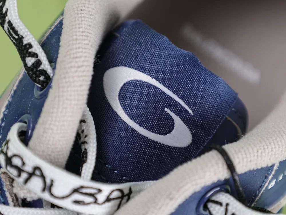 Balenciaga Hamptons Medium Worn Out Sneaker Blue - Image 9