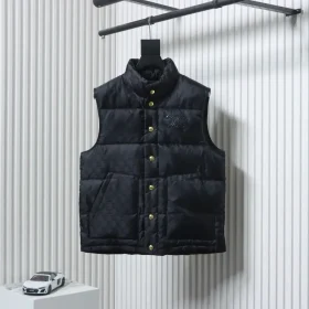 CE Arc de Triomphe dark pattern down vest