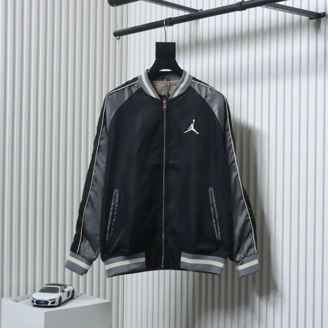 Jacket With Contrasting Patch Design And Embroidered Air Jordan Logo XXL - Image 12