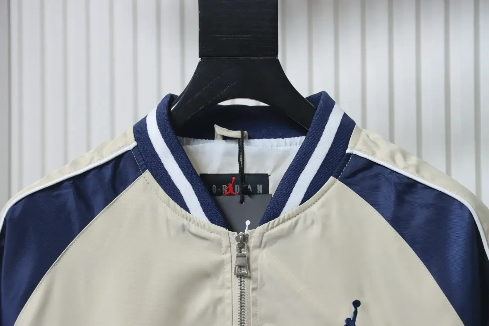 Jacket With Contrasting Patch Design And Embroidered Air Jordan Logo XXL - Image 3