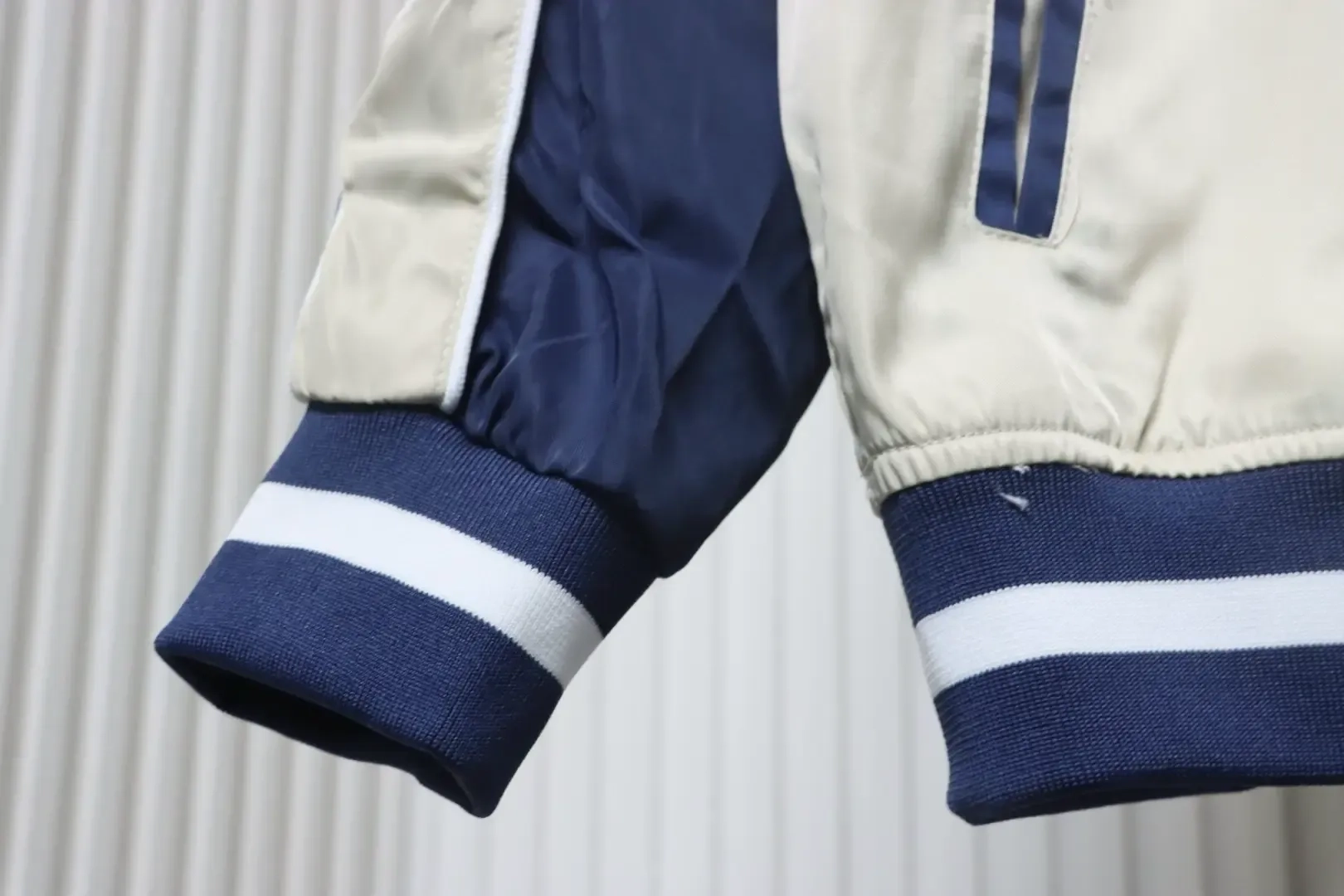 Jacket With Contrasting Patch Design And Embroidered Air Jordan Logo XXL - Image 7