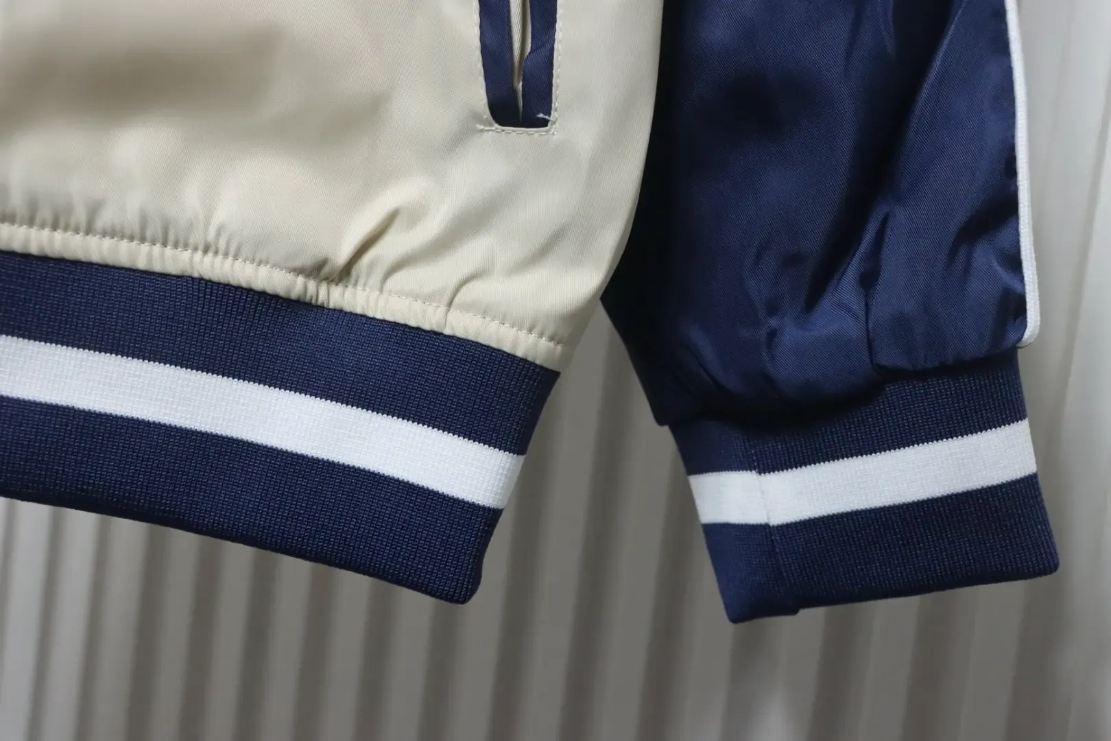 Jacket With Contrasting Patch Design And Embroidered Air Jordan Logo XXL - Image 8