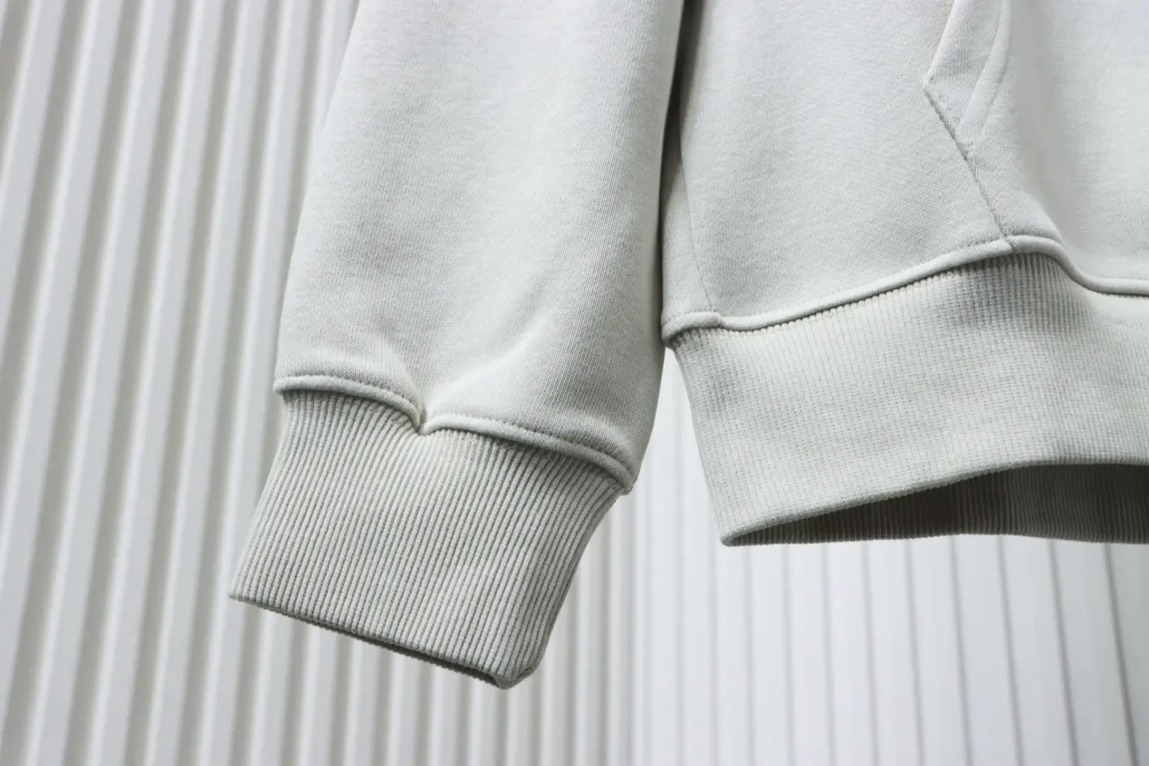 LO Hooded sweatshirt with hollowed-out, laminated lettering XXL - Image 10