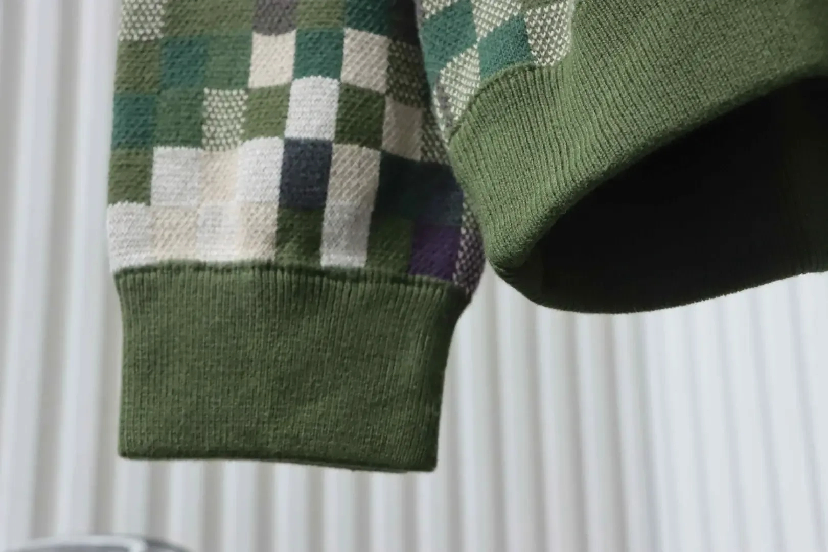 Sweater With Mosaic Pattern Round Neck And Back Studs - Image 10