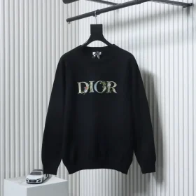 Knitted Sweater With Floral Embroidery Pattern