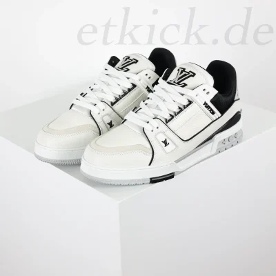 Low-Top Sneakers In Blue And White