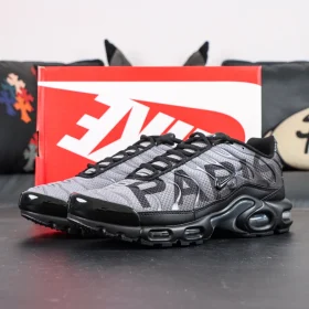 Air Max Plus Running Shoes Black and Grey