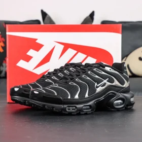 Air Max Plus Sneakers In Black And Liquid Silver