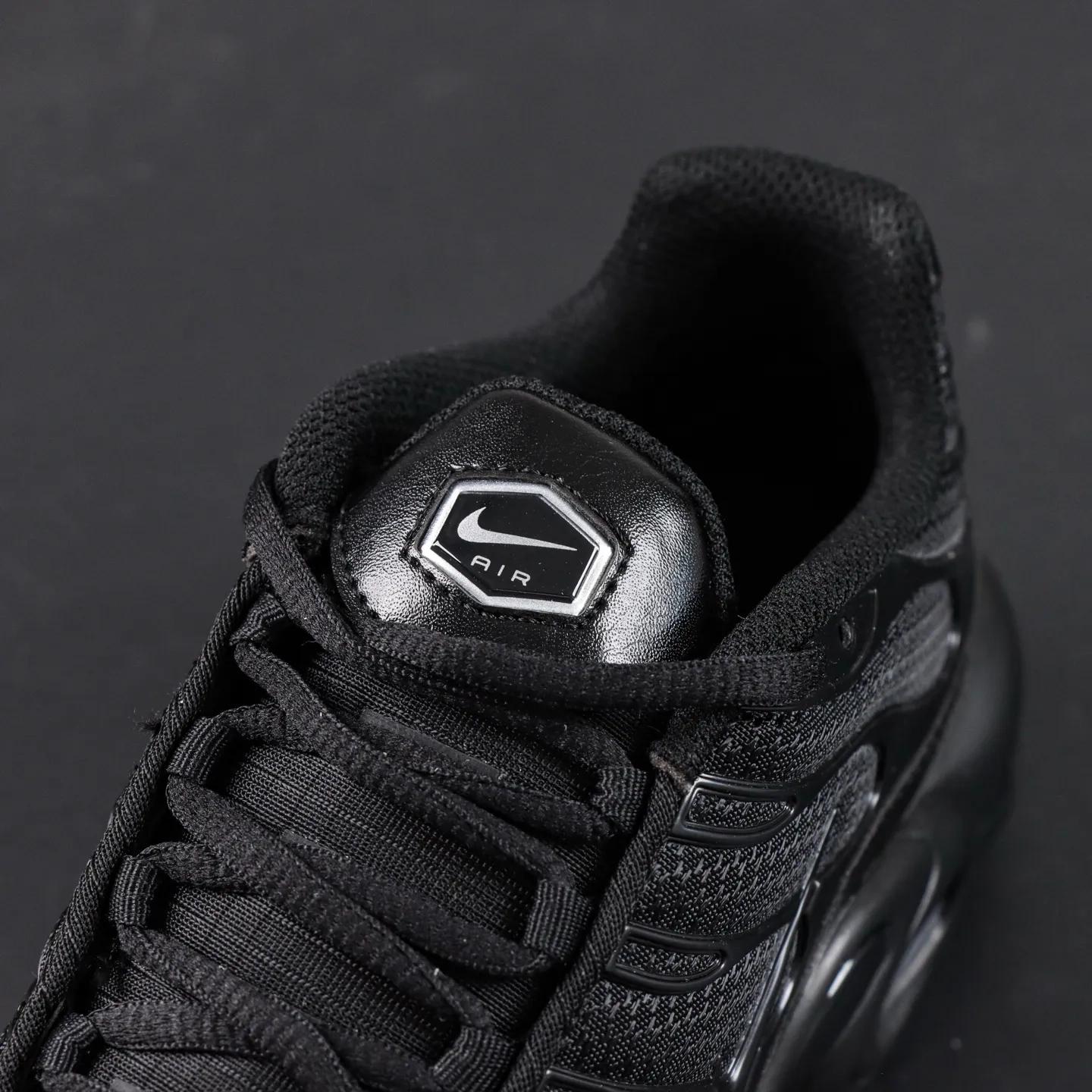 Air Max Plus TN Retro Running Shoes with Cushioning Black - etkick reps au
