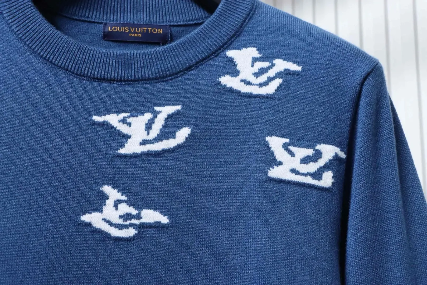 Cloud Jazz Pullover With Small Jacquard Neckline And Round Neck - etkick reps au