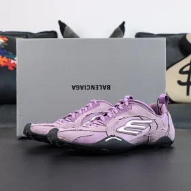 Balenciaga 21. Generation Montag Ultra Lila
