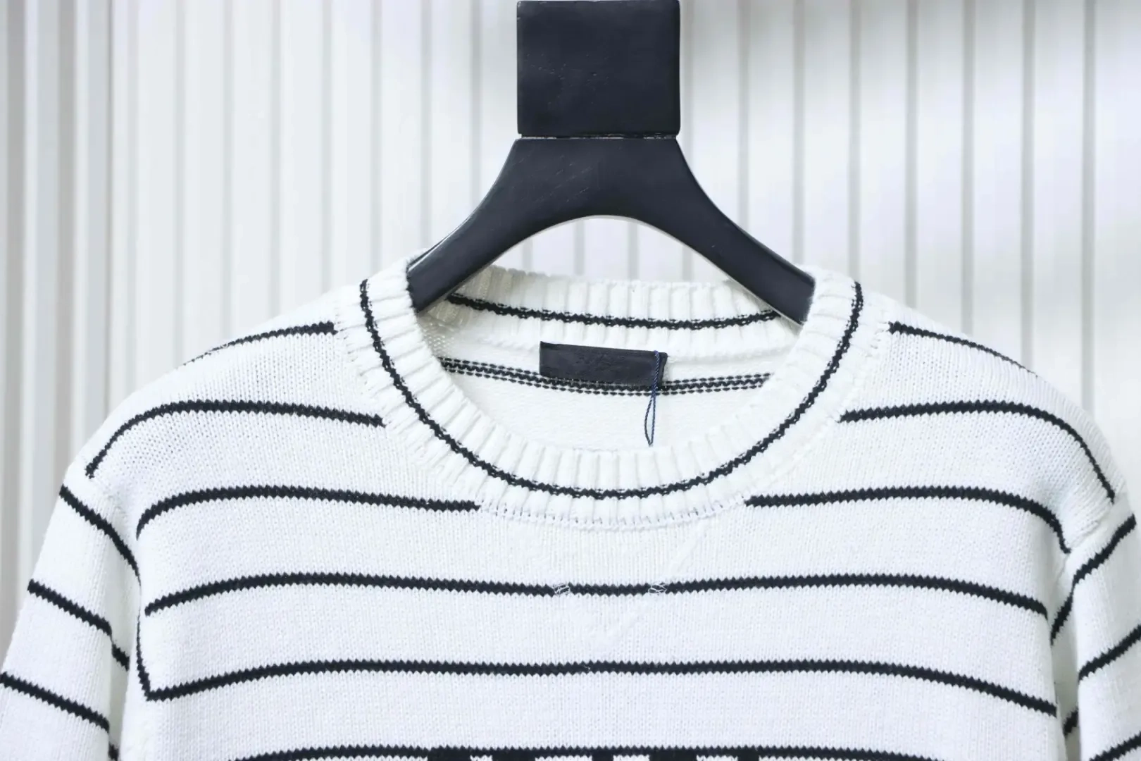 International Gestreifter Pullover - Image 3