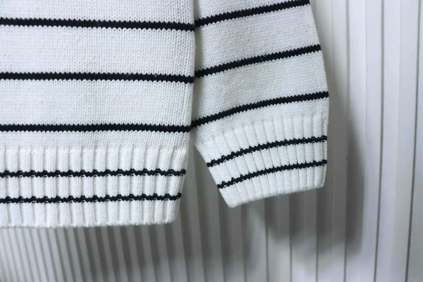 International Gestreifter Pullover - Image 5