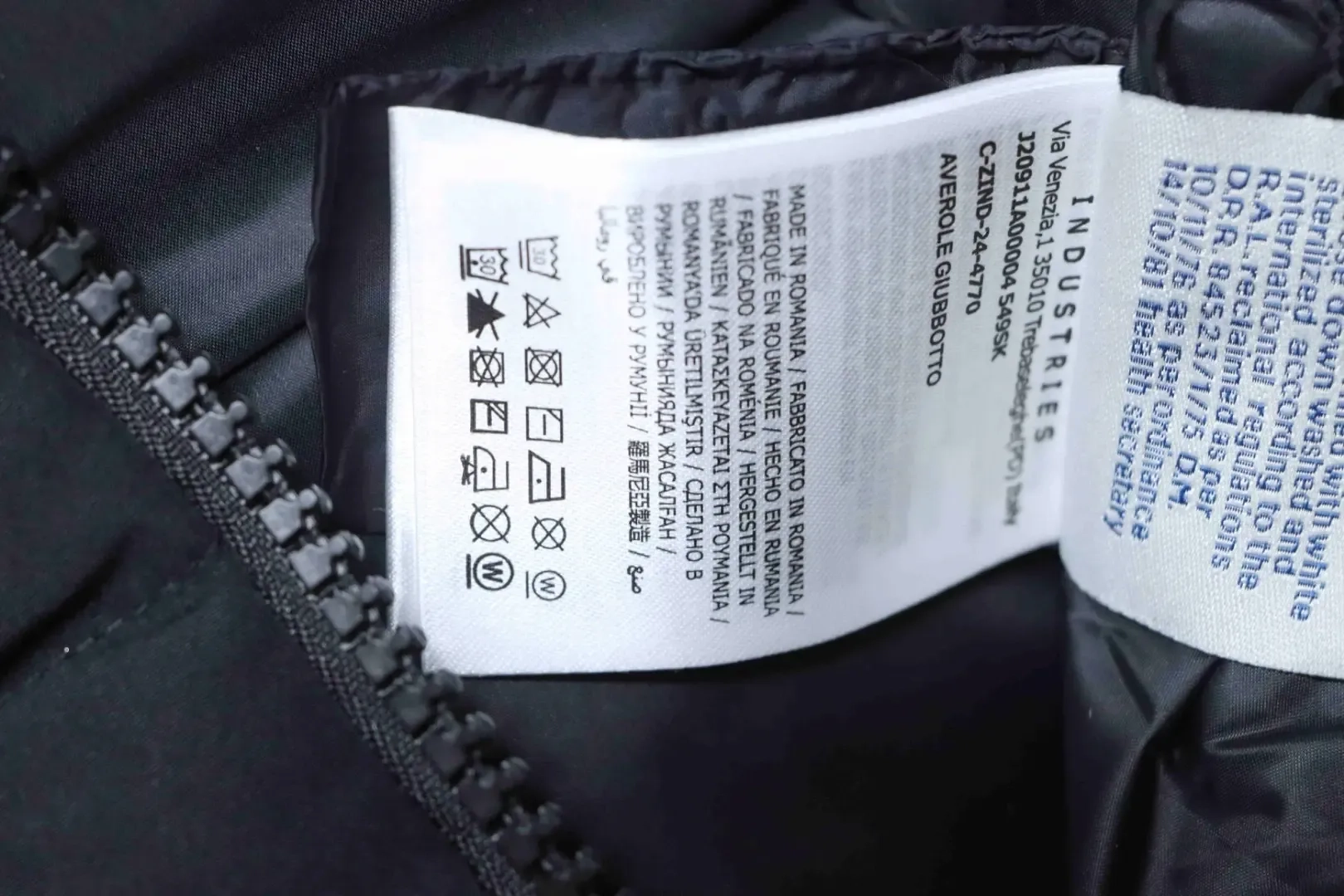 Moncler Gamme Rouge Down Jacket With Hood And Two Pockets - Image 14