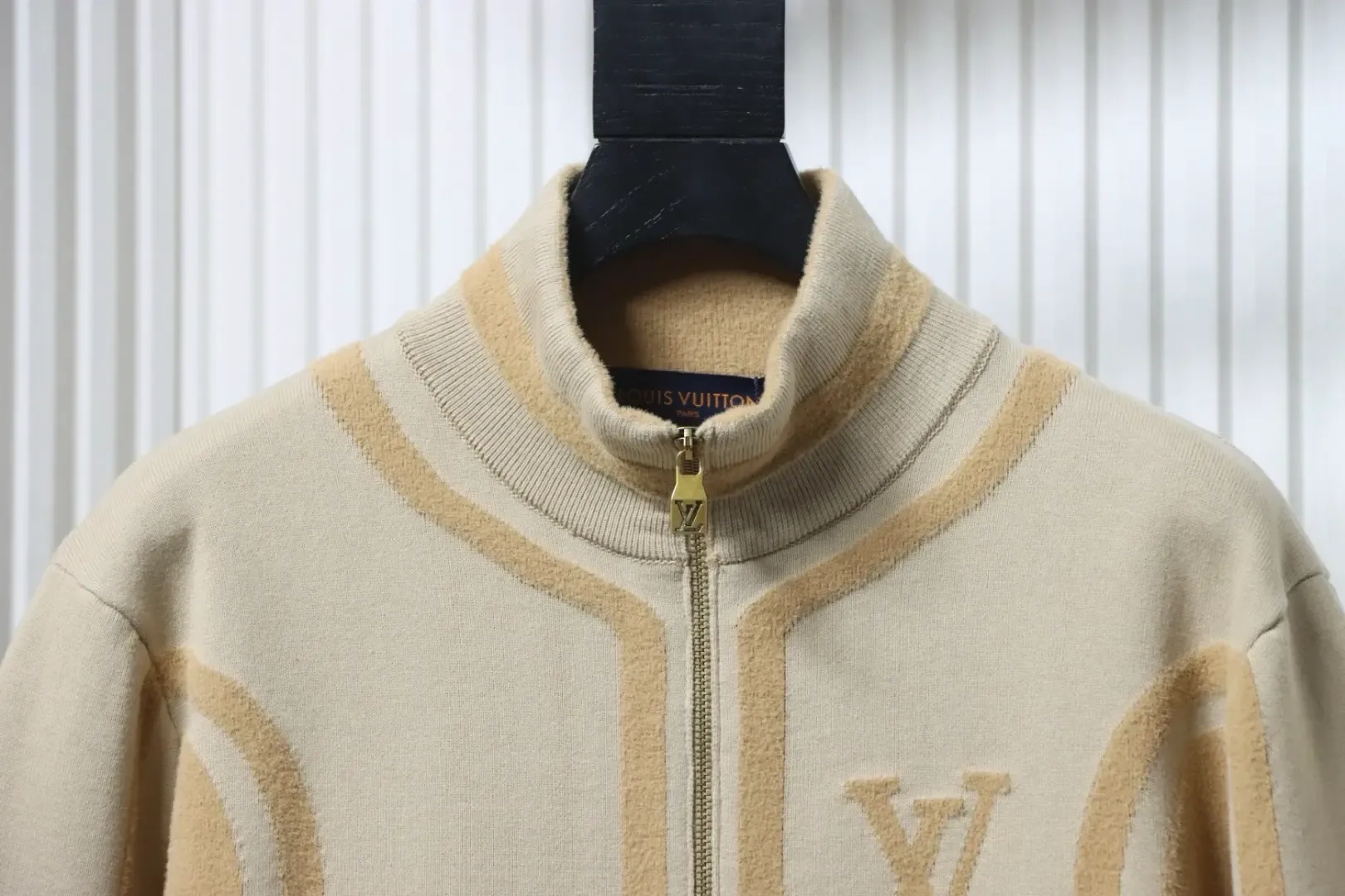 Patchwork Coat Made Of Contrasting Jacquard Fabric - Image 3