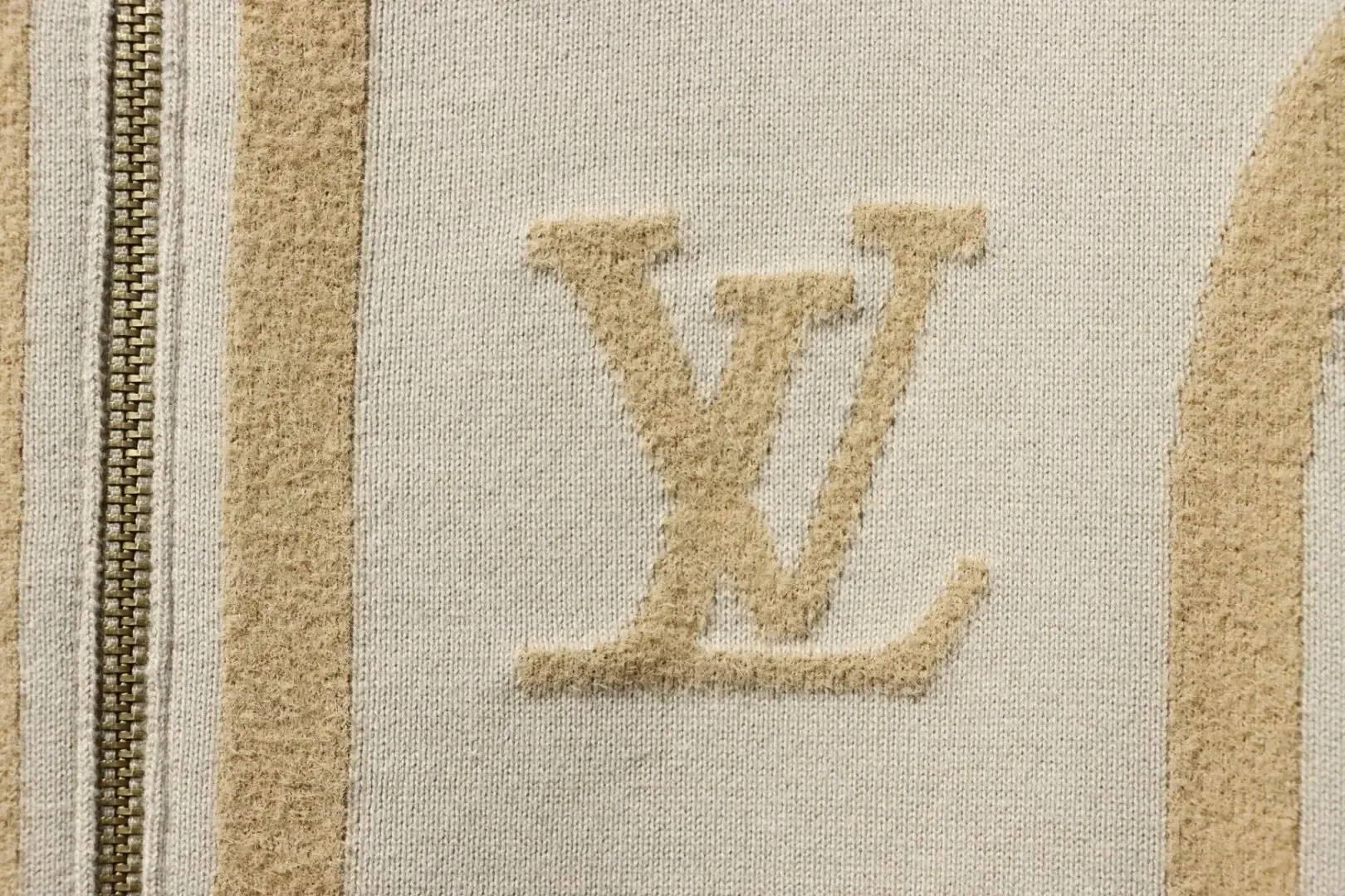 Patchwork Coat Made Of Contrasting Jacquard Fabric - Image 7