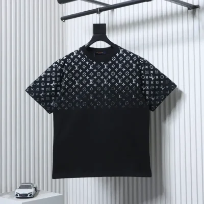 Classic short-sleeved shirt with logo gradient