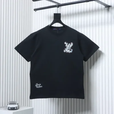 Durable, short-sleeved T-shirt with embroidered logo