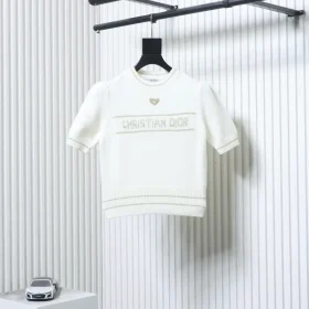 Knit sweater with heart-shaped puff sleeves made of beads, short-sleeved