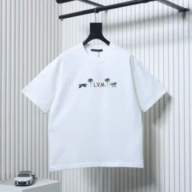 LU T-Shirt with a tropical animal motif for the fashion show celebrating the Year of the Horse