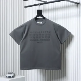 M6 short-sleeved T-shirt with embroidered digital logo