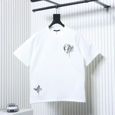 Short-sleeved T-shirt with a four-leaf clover pattern