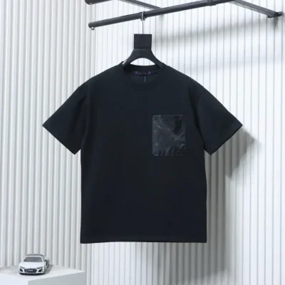 Short-sleeved T-shirt with dark monogram and pocket
