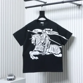 Short-sleeved T-shirt with equestrian motif