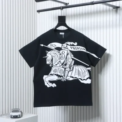 Short-sleeved T-shirt with equestrian motif