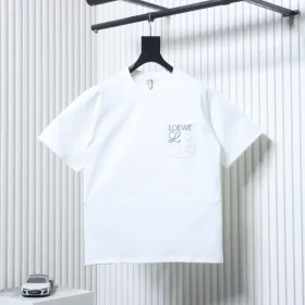 Short-sleeved T-shirt with logo pocket and contrasting embroidery
