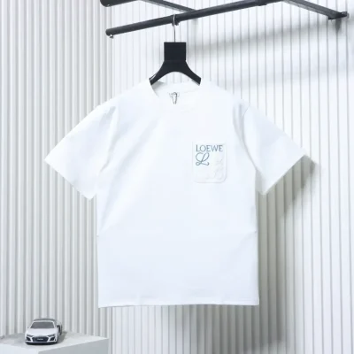 Short-sleeved T-shirt with logo pocket and contrasting embroidery
