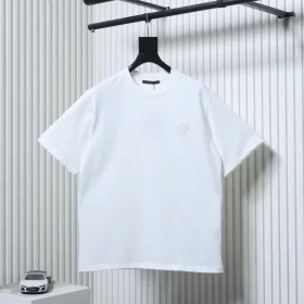 Short-sleeved shirt with signature embroidery on the chest