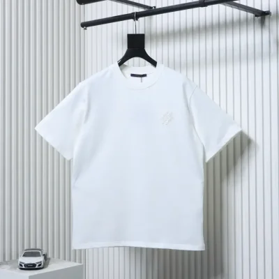 Short-sleeved shirt with signature embroidery on the chest