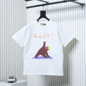 Short-sleeved white shirt with cartoon motif